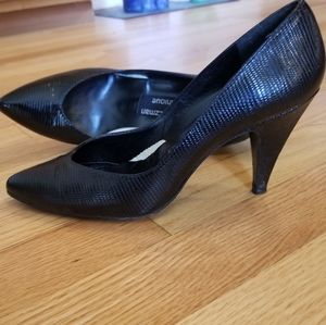 Stuart Weitzman gorgeous leather pumps black made in Spain size 5.5